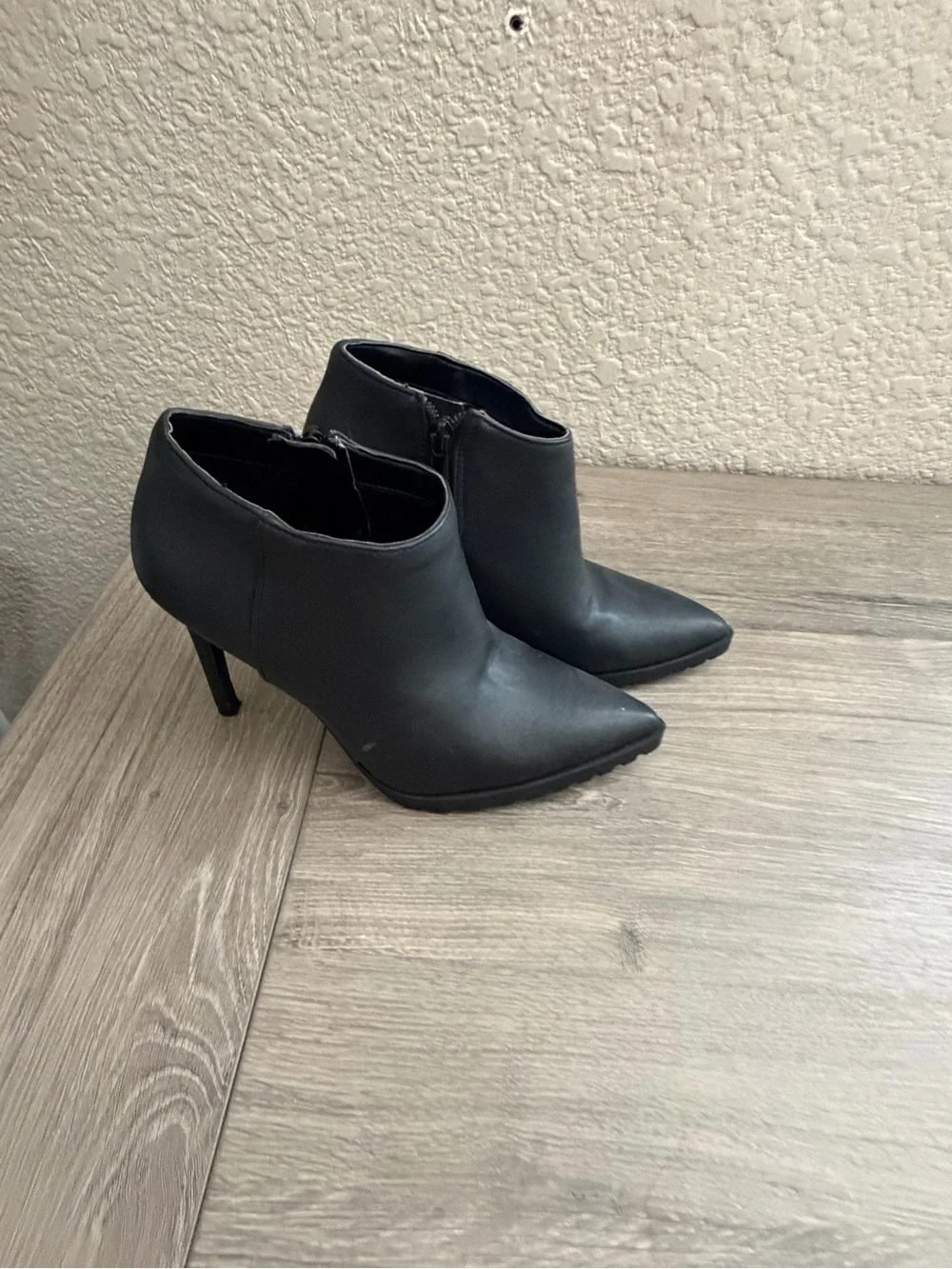 Women's Black Pointed-Toe Ankle Booties